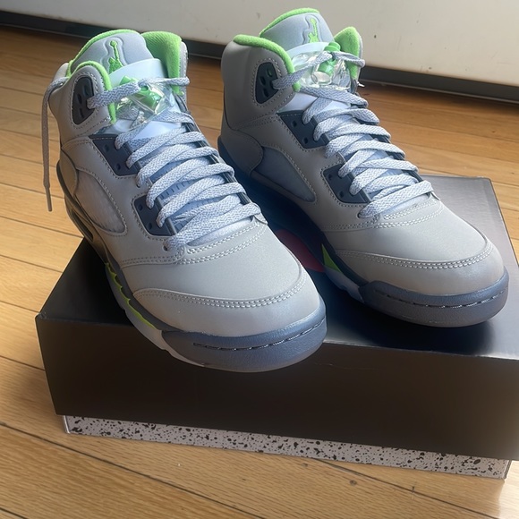 AUTHENTIC RARE KIDS JORDAN RETRO SILVER GREEN GREY SNEAKERS *NIB* SIZE 7 - Picture 10 of 16